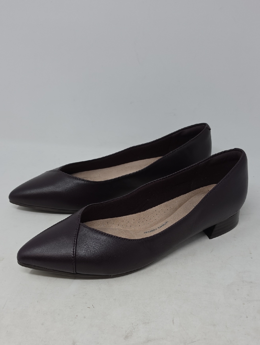 Clarks Natalynn Wish Classic Pointed Toe Women's Flats in Plum Leather Size 10